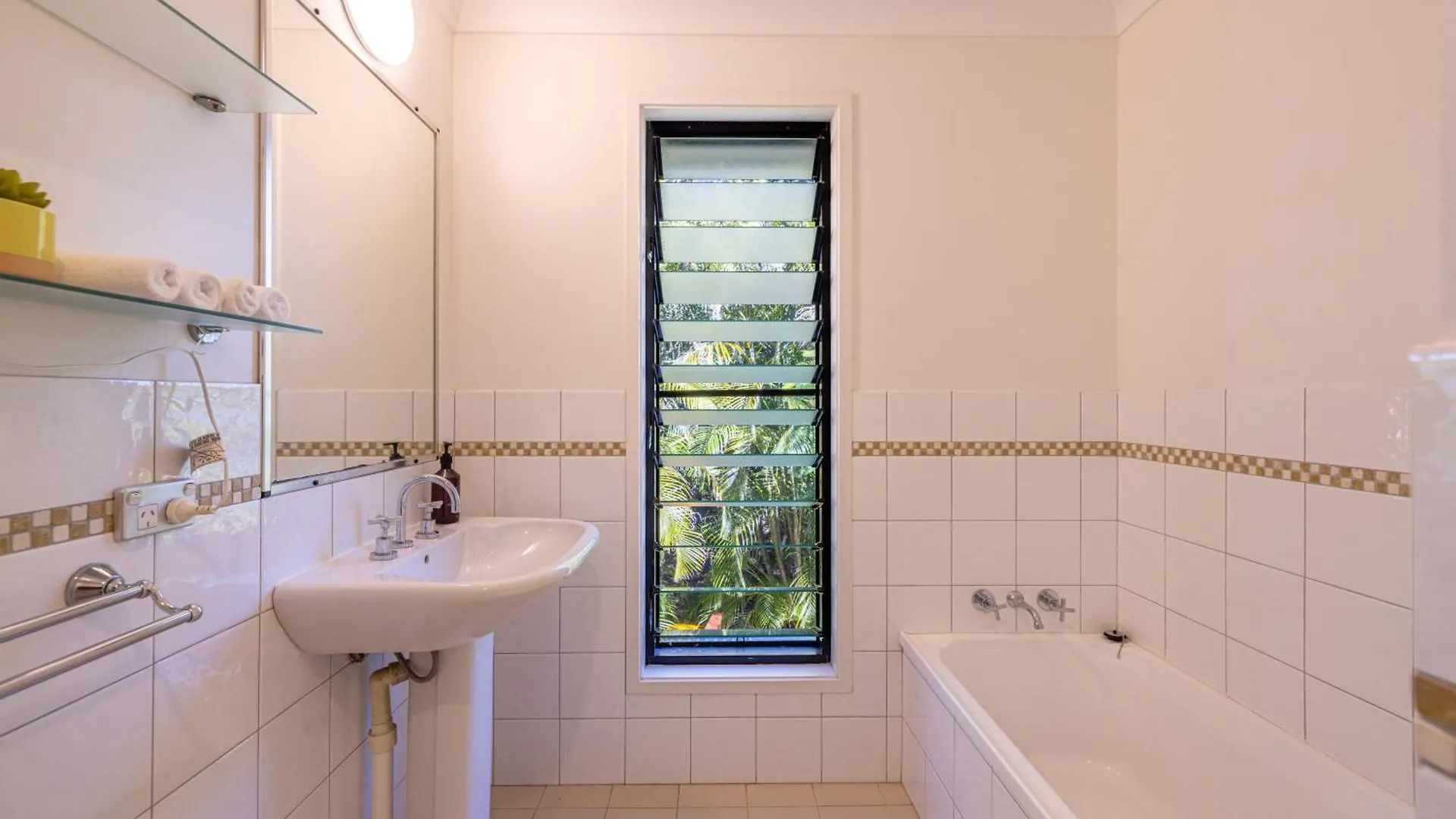 Monterey Beach House - Direct Beach Access & Plunge Pool Byron Bay Holiday home